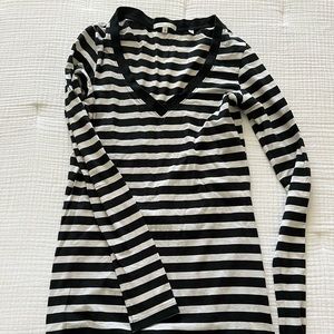 Vince long sleeve tshirt size S